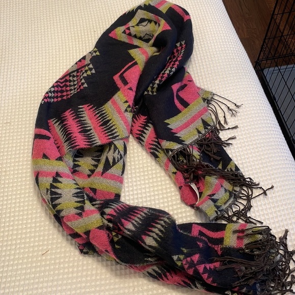 Aztec Blanket Scarf - Picture 2 of 2